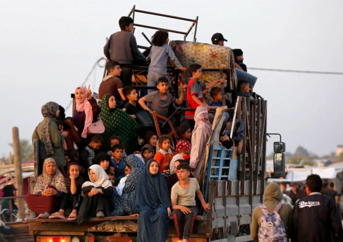 Over 100,000 Gazans flee Rafah as UN warns 'no aid in sight'