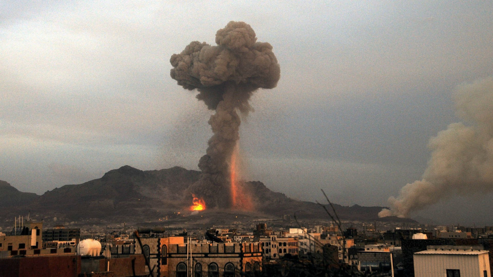 Intense Air Raids by US and UK Warplanes in Yemen Leave 16 Dead and 30 Injured