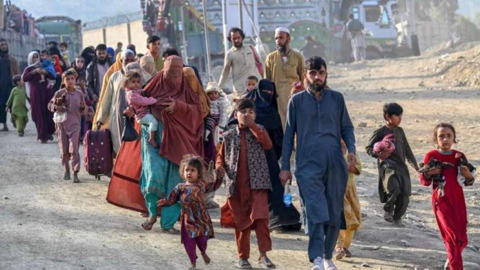 Pakistan steps up Afghan expulsions despite international criticism