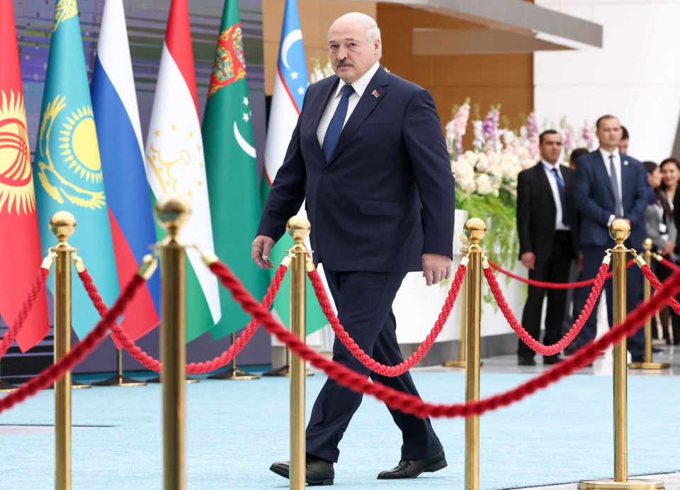 Lukashenko Warns Former Soviet Republics of Western Betrayal (Back-Stabbing) in Ukraine
