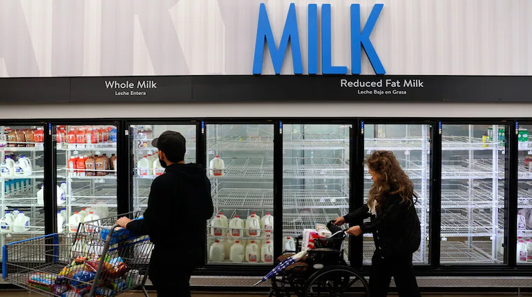 20260124055556_us-inflation-milk-economy-consumption-winter-storm